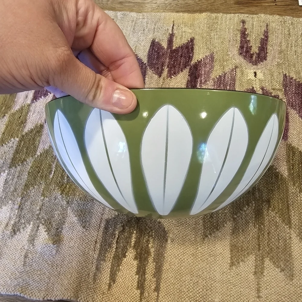 AMAZING CONDITION Catherine holm Mid Century Enamal Lotus Leaf Large Bowl